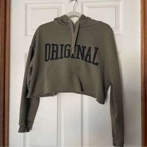 h&m olive green cropped sweatshirt